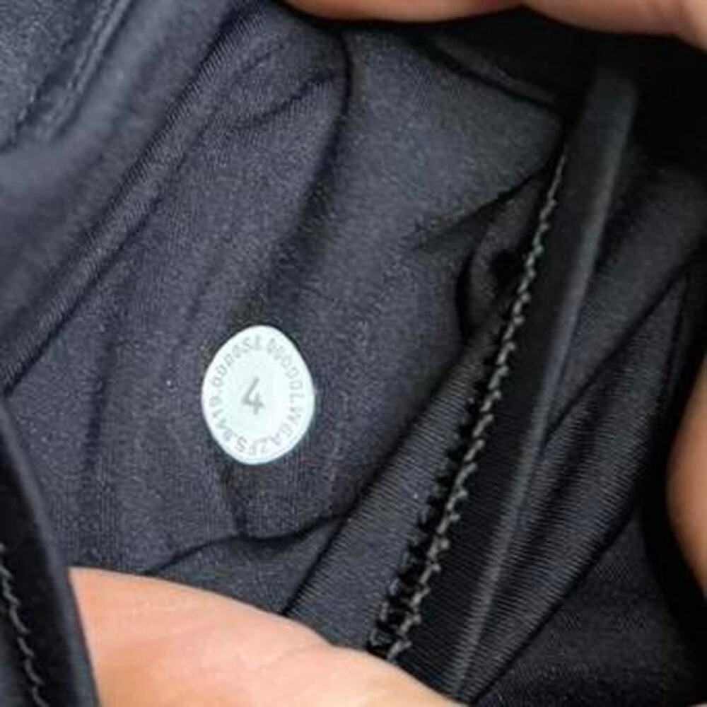 Lululemon Fast and Free Crop 23" *Mesh Black / Camo Emboss Rotated Black size 4 - Picture 7 of 7
